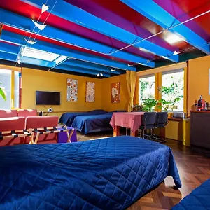 Dreamtime Houseboat Apartment